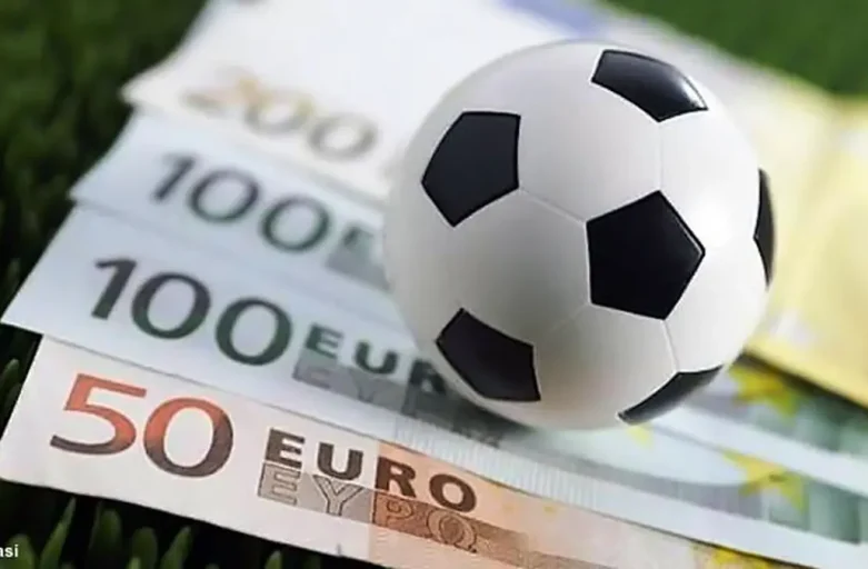Keunggulan Bermain Taruhan Bola di Clickbet88